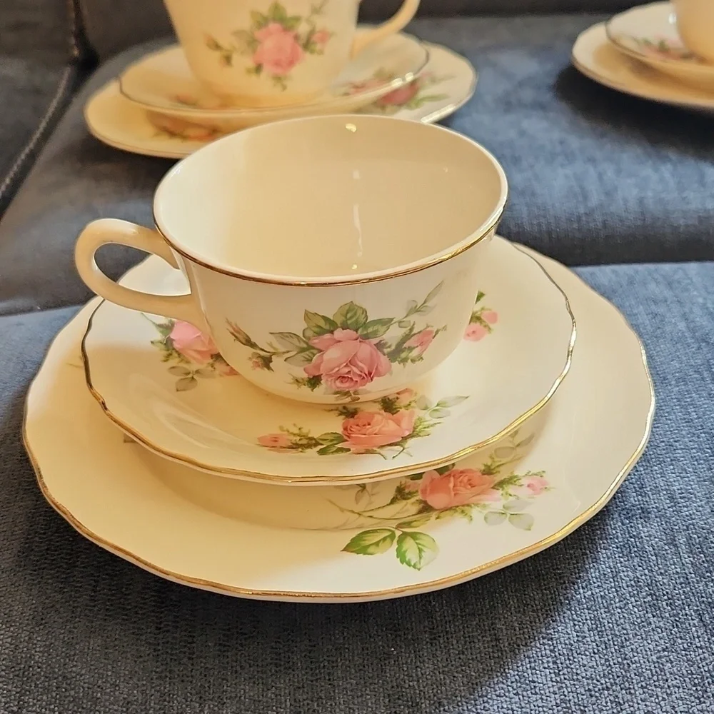 Vintage Canonsburg set of 4 - 3 pieces  Rose Bouquet 22 karat rim cup w/sauser